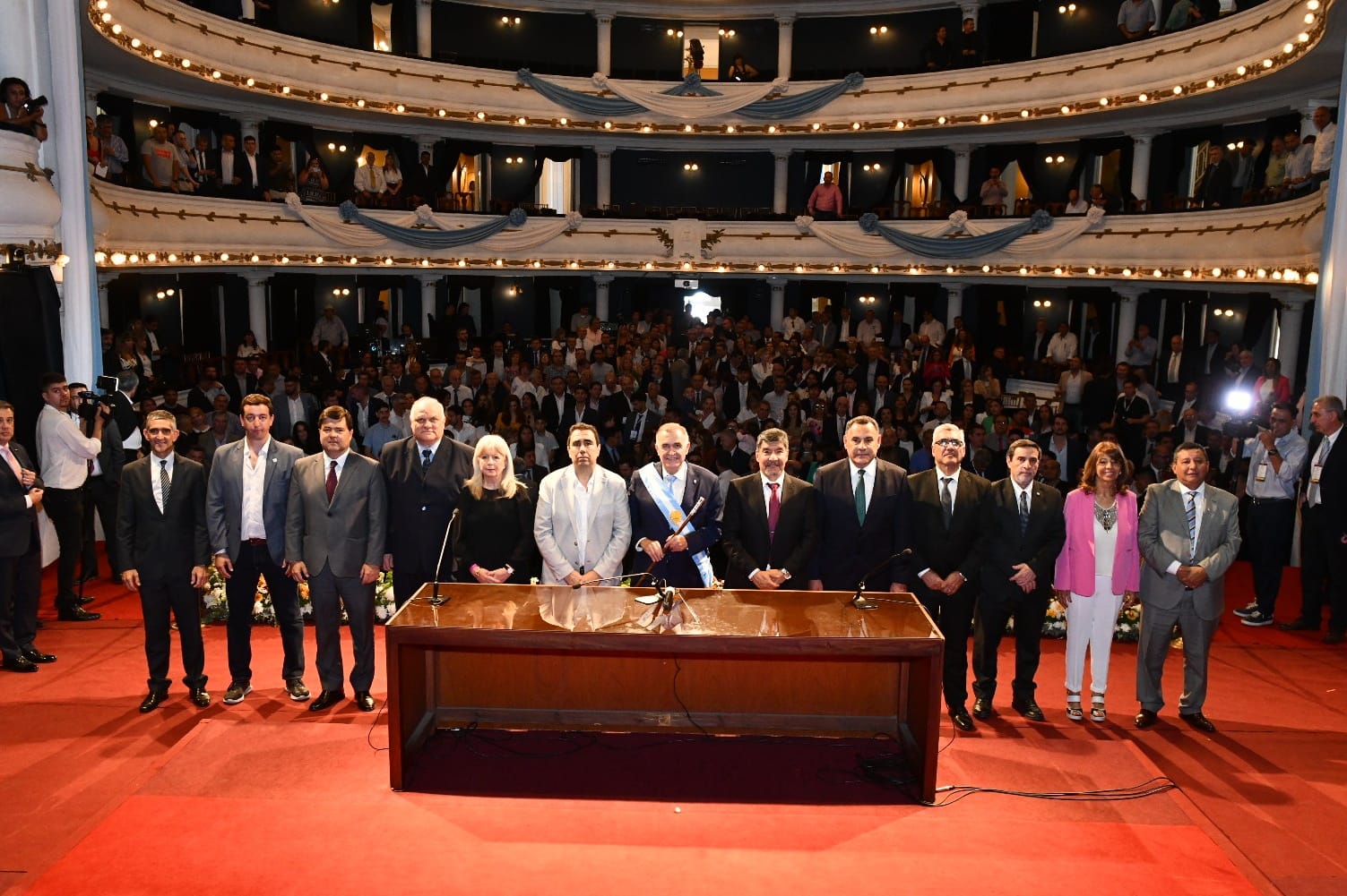 Jaldo tomó juramento a los ministros que lo acompañarán en su gestión